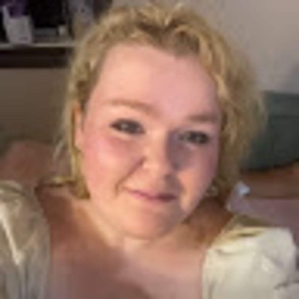 Meet your Posher, Courtney